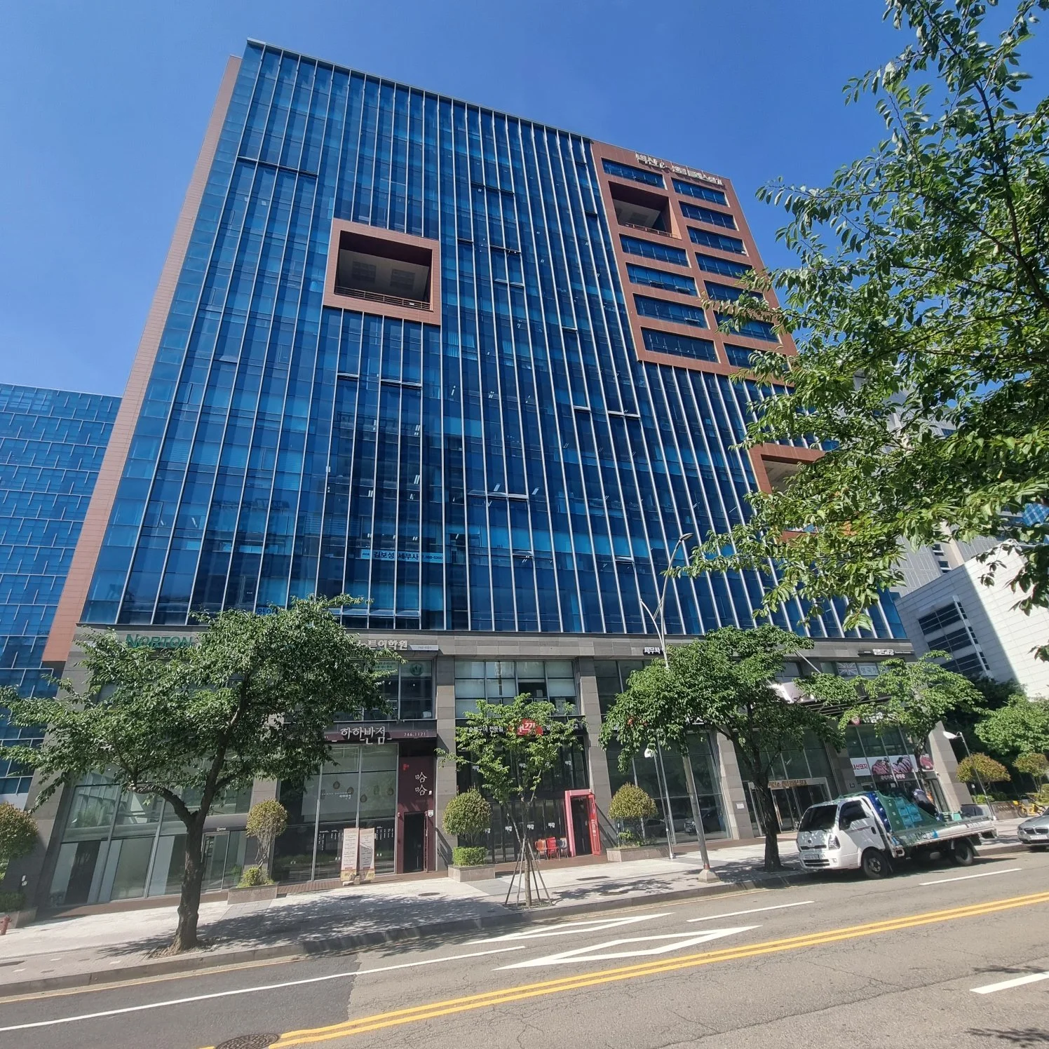 Kosaka Lab Distributors in the US — Margaret Technology Inc.